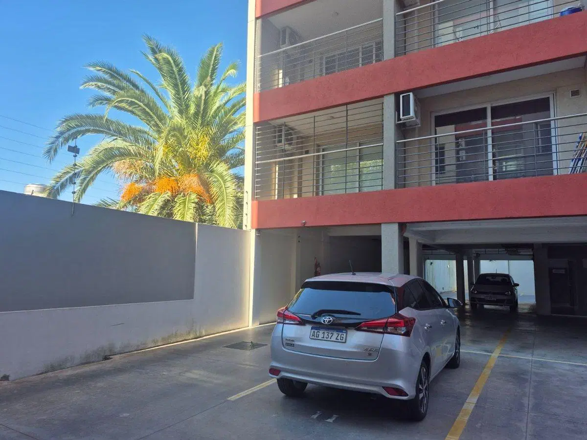 Monoambiente en Venta Bernal Centro con Cochera 3