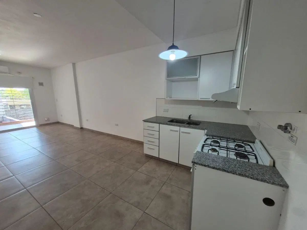 Monoambiente en Venta Bernal Centro con Cochera 2