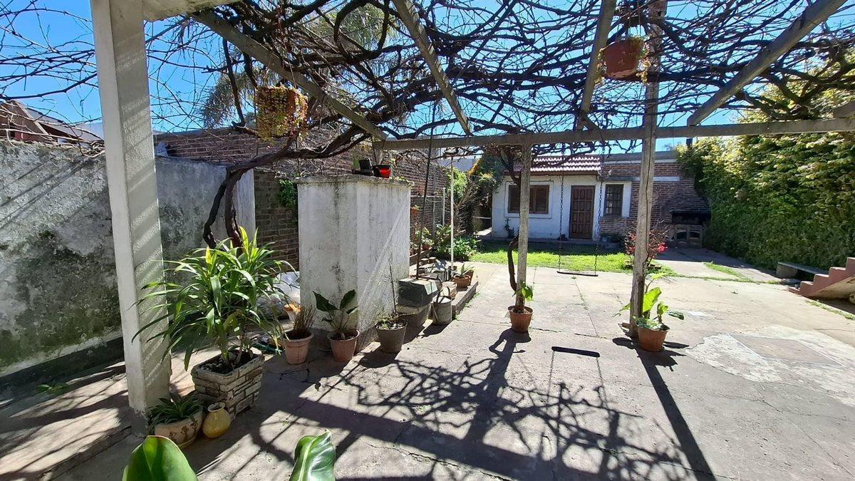 VENTA CASA 4 AMBIENTES COCHERA WILDE AVELLANEDA