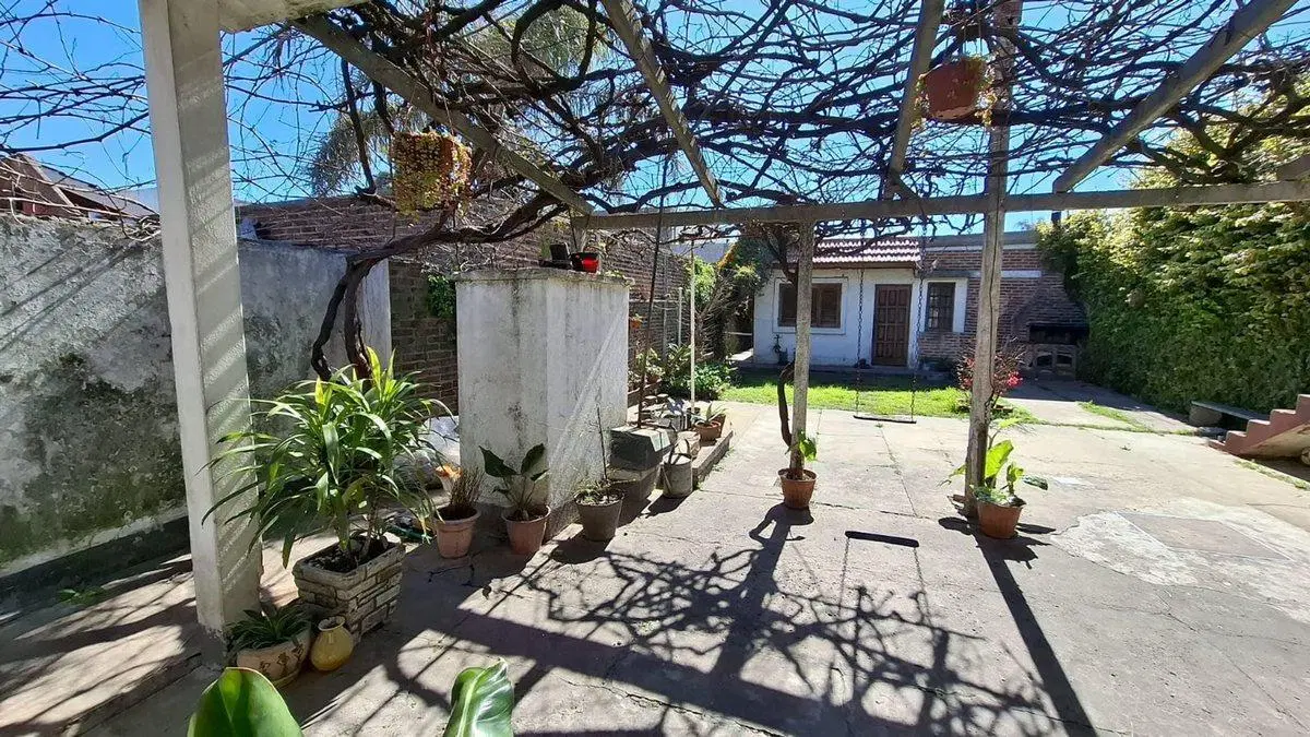 VENTA CASA 4 AMBIENTES COCHERA  WILDE AVELLANEDA 3