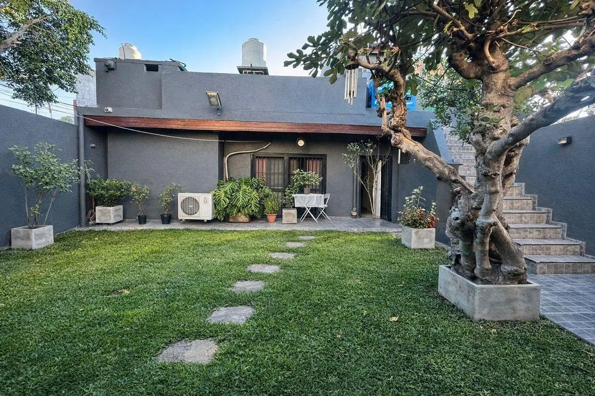 VENTA CASA 7 AMBIENTES, COCHERA Y PARQUE, BERNAL 4