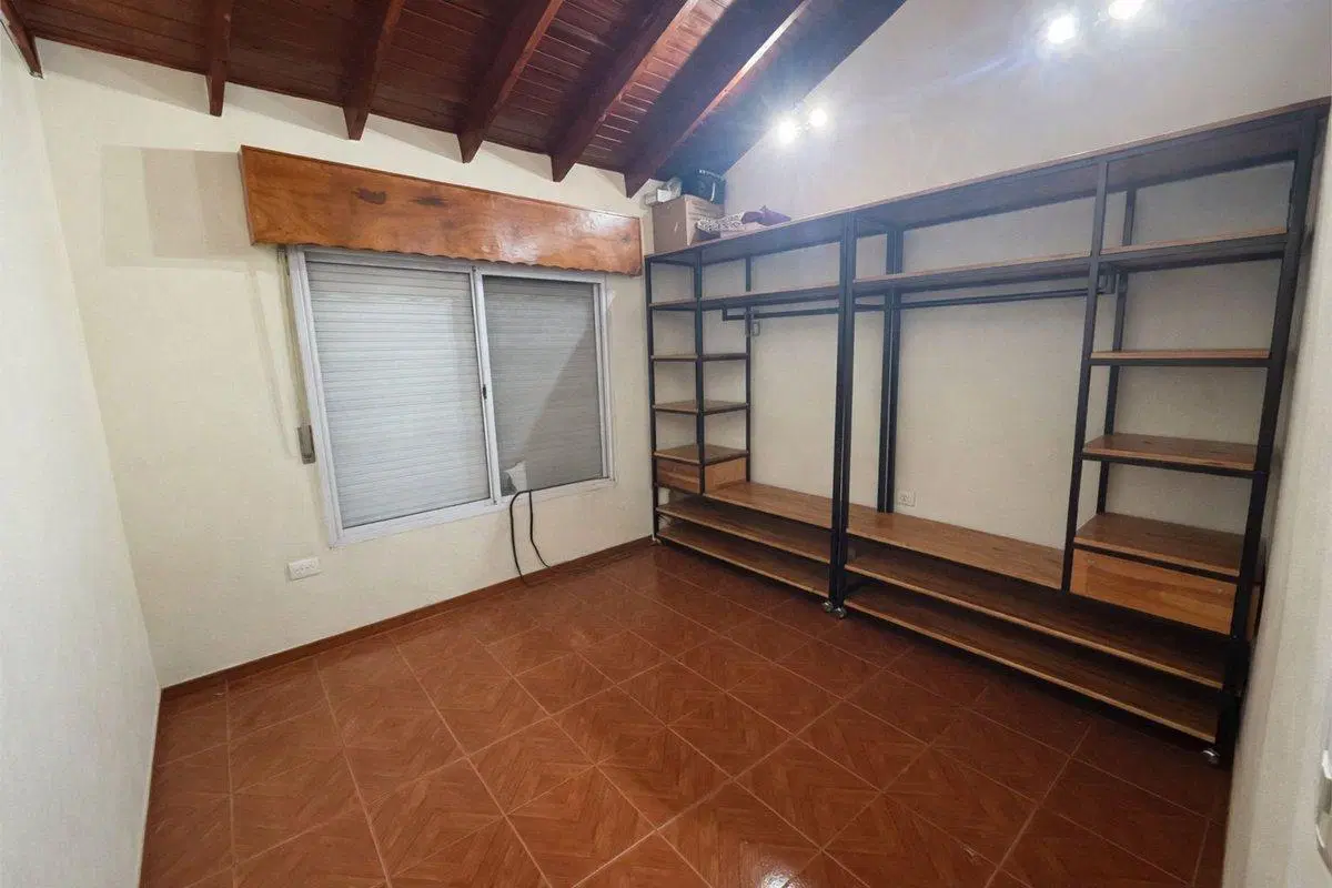 VENTA CASA 7 AMBIENTE, COCHERA Y PARQUE, BERNAL 8
