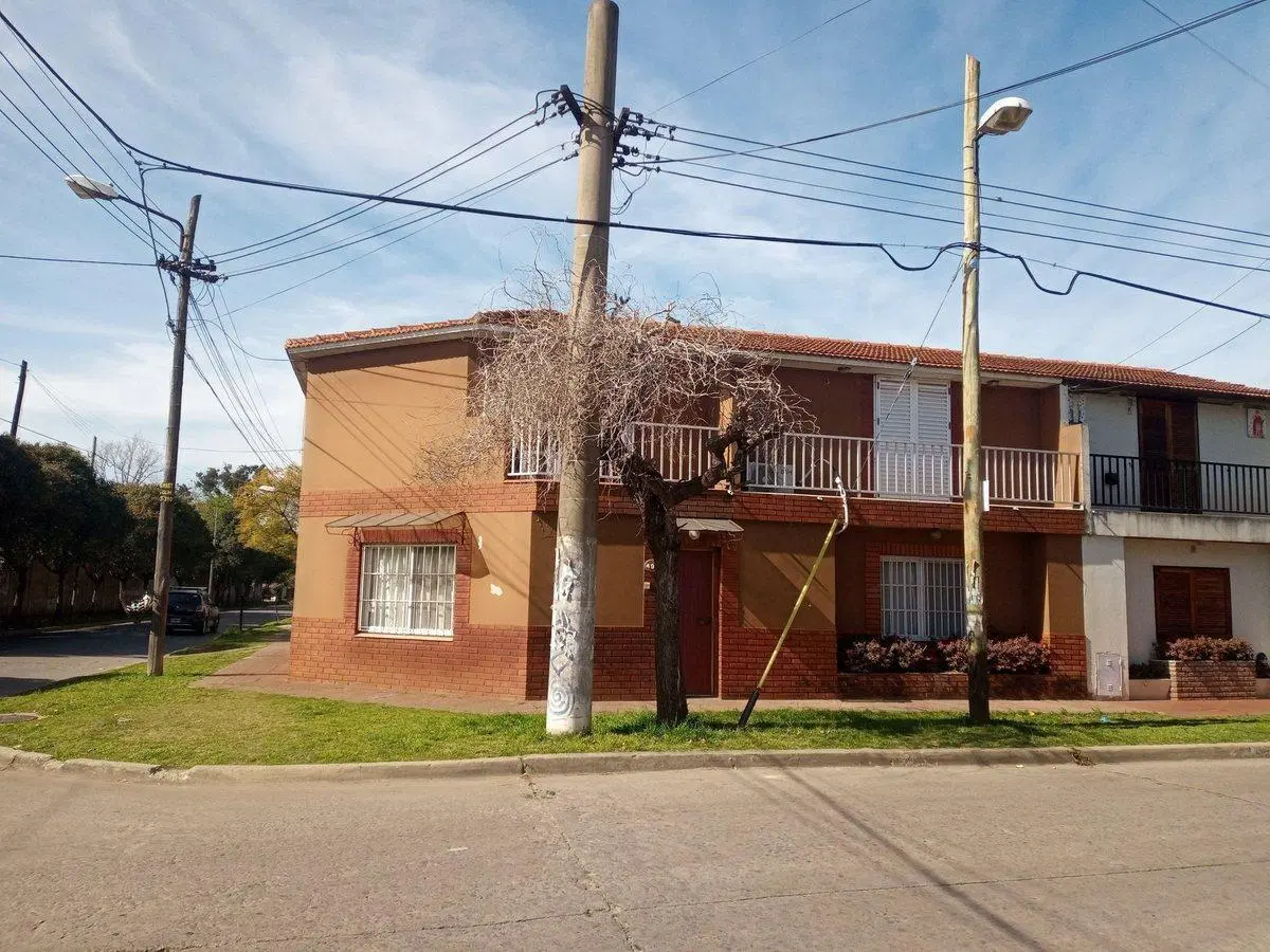 casa multifamiliar 6 ambientes Dúplex Quilmes 3