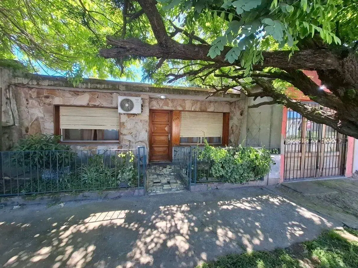 VENTA CASA 3 AMBIENTES CON PATIO EN EZPELETA 2