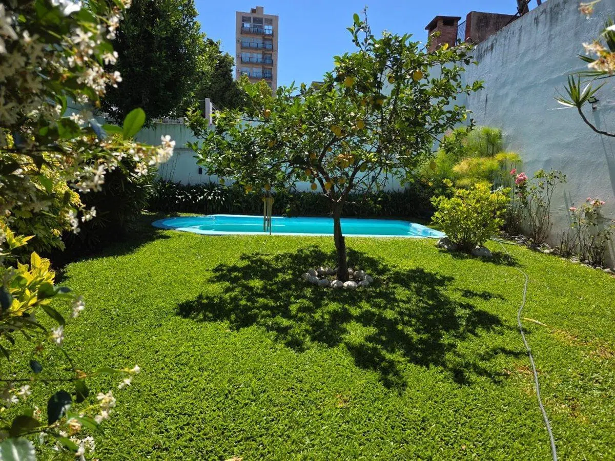 VENTA CASA 3 AMB CON PILETA QUILMES 2