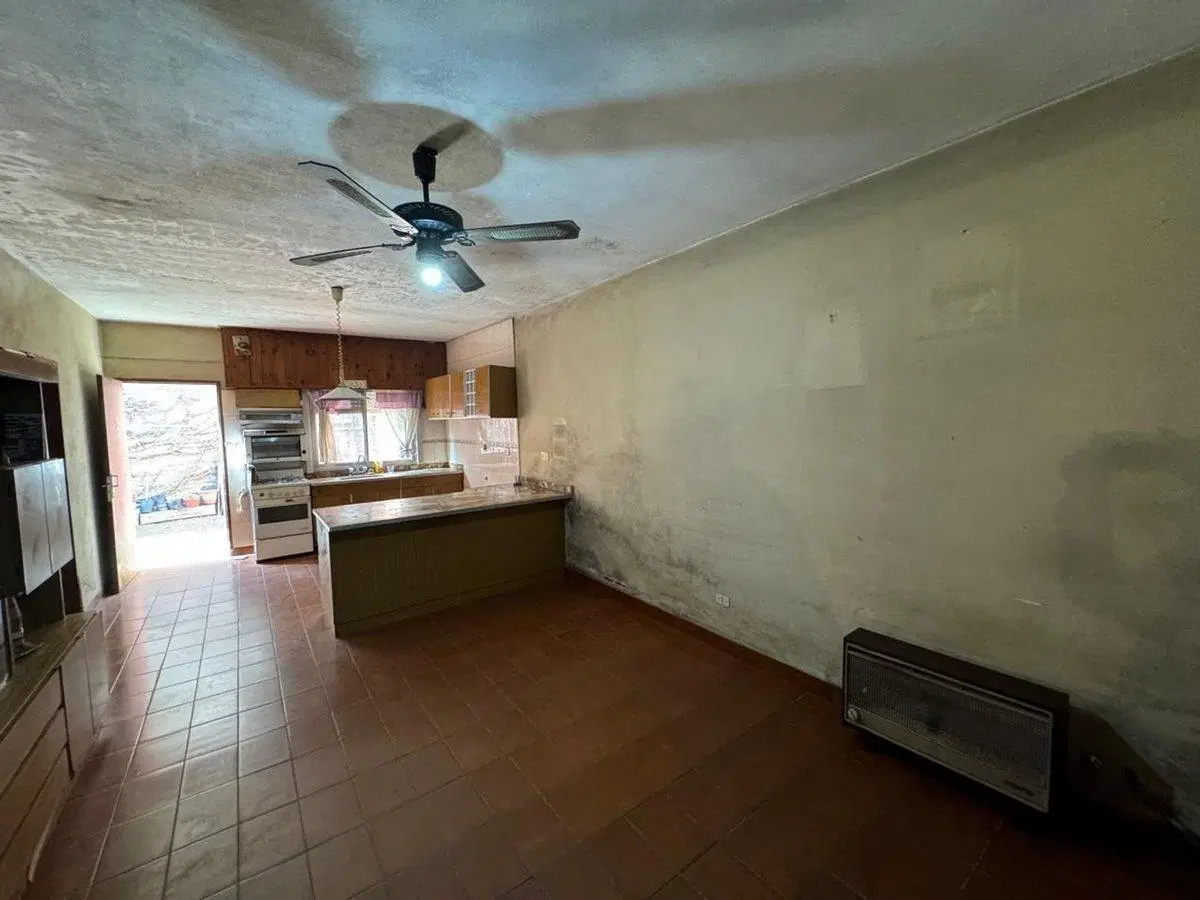 Casa Venta 4 ambientes cochera Berazategui 3