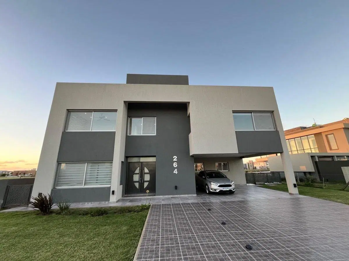 Venta Casa a la laguna en Sebastian Gaboto 2