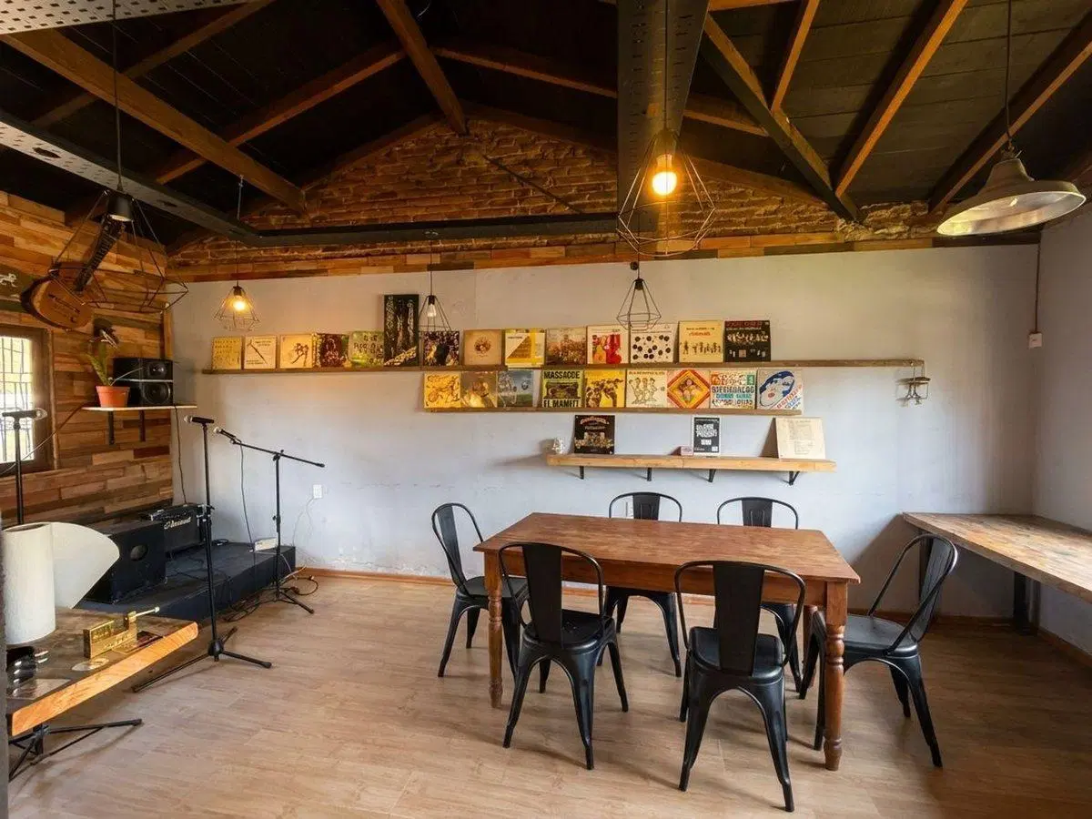 VENTA DE CASA CON LOCAL EN QUILMES 8