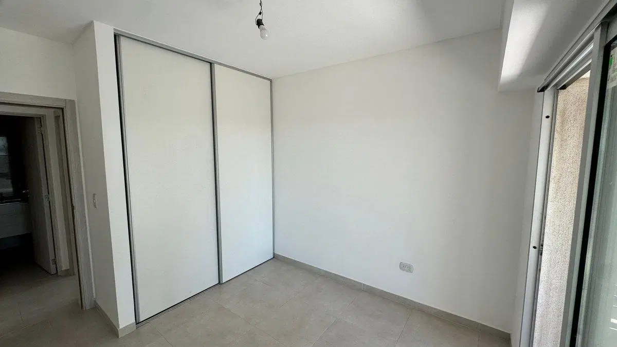 VENTA DEPARTAMENTO 2 AMB FLORENCIO VARELA 4