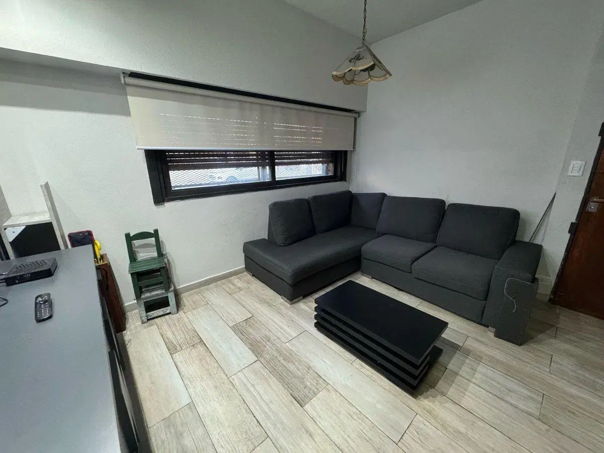 CASA VENTA  BERAZATEGUI 6 AMBIENTE COCHERA PILETA 2
