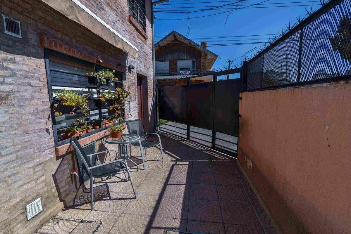 VENTA PH 3 AMBIENTES CON PATIO Y COCHERA QUILMES 3