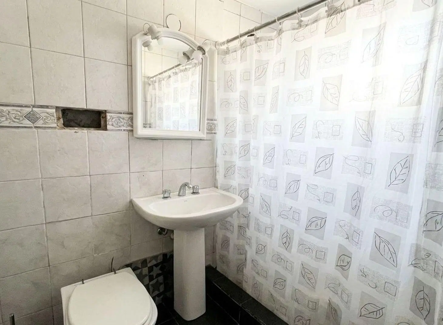 Venta- Casa 5 amb. Bernal- COCHERA Y PARRILLA 8