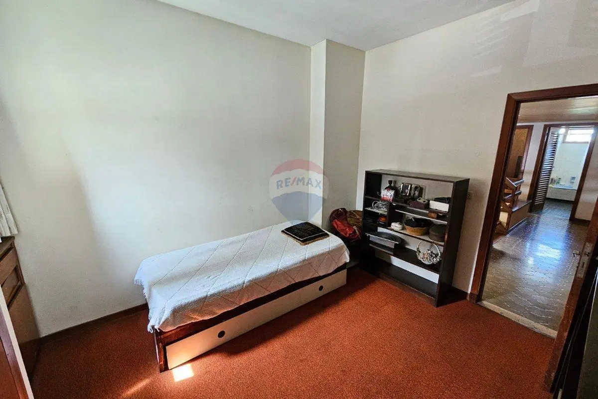VENTA CASA DE 4 AMB. CON JARDÍN, QUINCHO Y PILETA 5