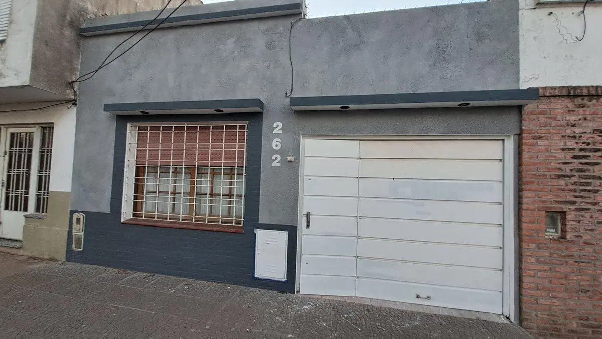Alquiler Casa con Cochera y Quincho Quilmes 2