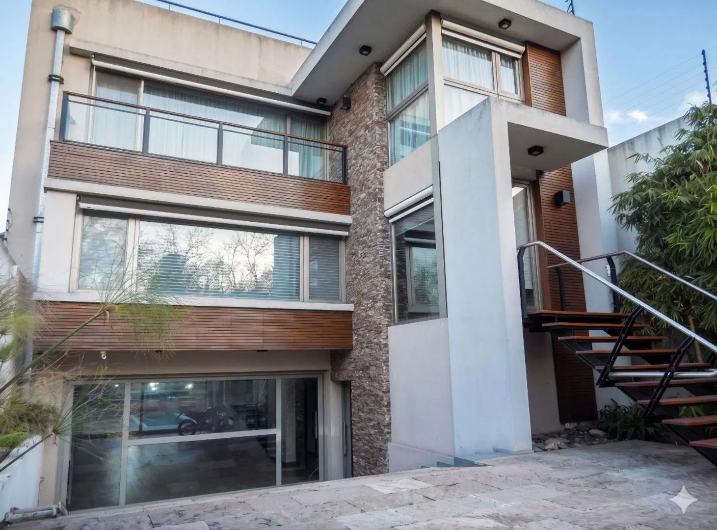 VENTA CASA 5 AMB PILETA QUINCHO ASCENSOR QUILMES 2