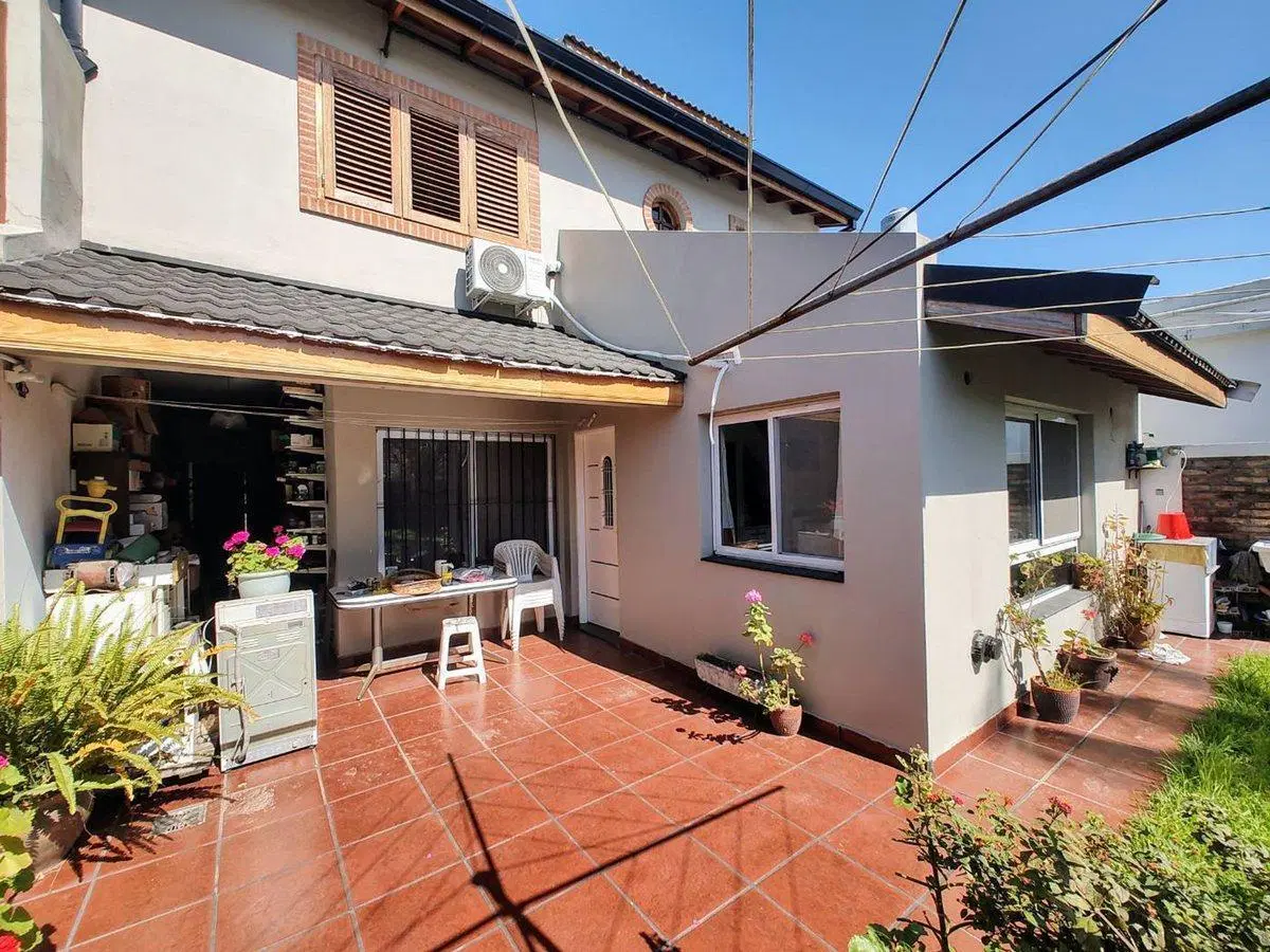 Casa 5 amb en Quilmes Oeste c patio ACEPTA PERMUTA 4
