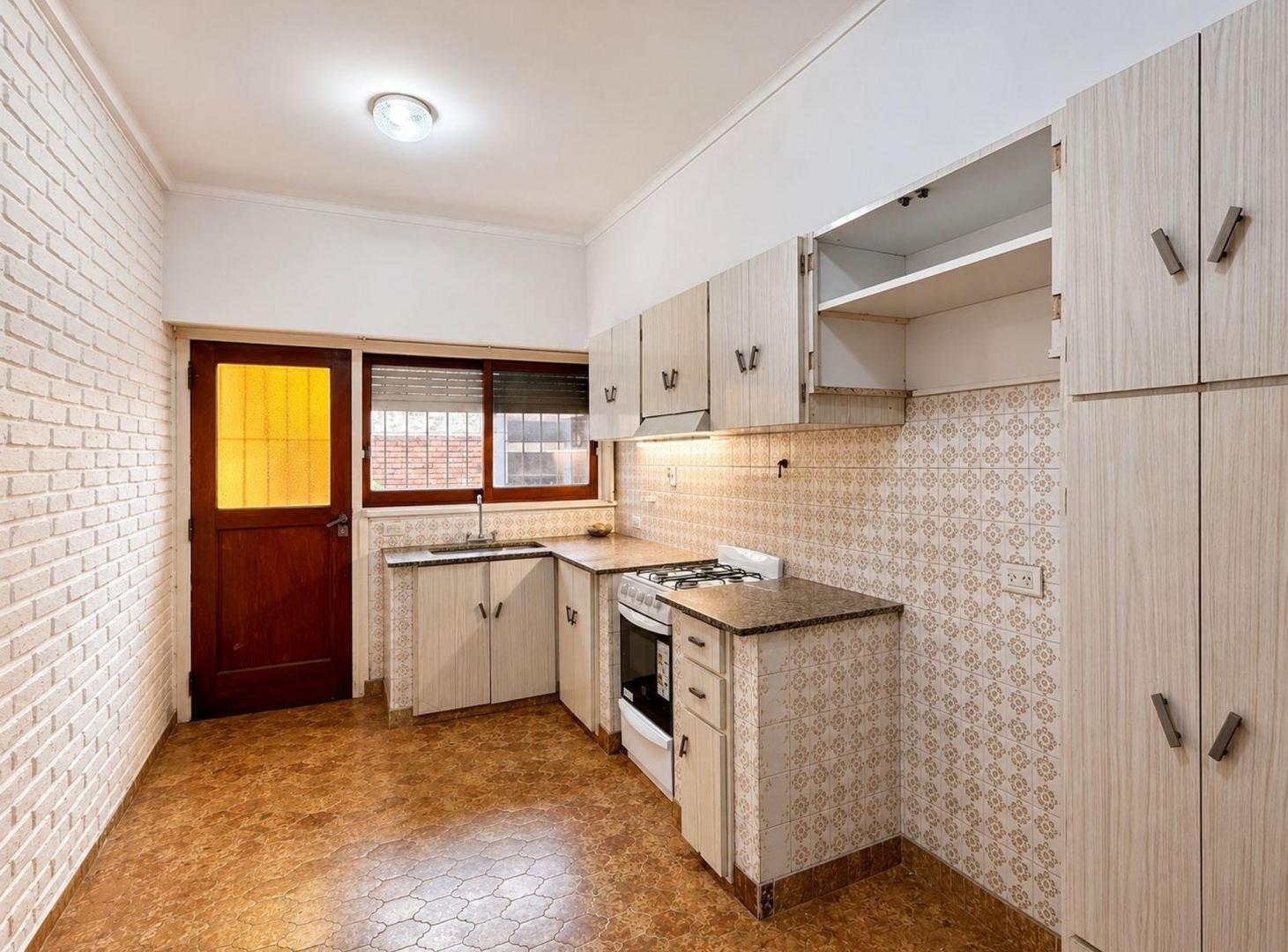 ALQUILER DE CASA 4 AMB COCHERA Y PATIO - QUILMES