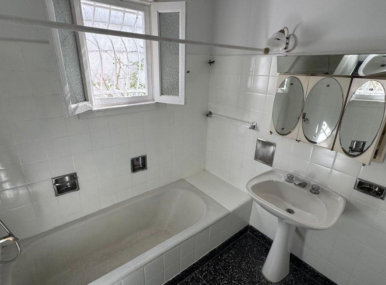 Foto de Casa 3 ambientes con patio Quilmes Oeste, imagen 3