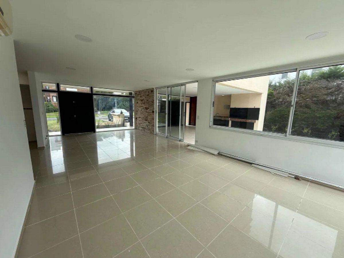 Foto de CASA VENTA 5 AMBIENTES VILLAGE DEL PARQUE, imagen 1