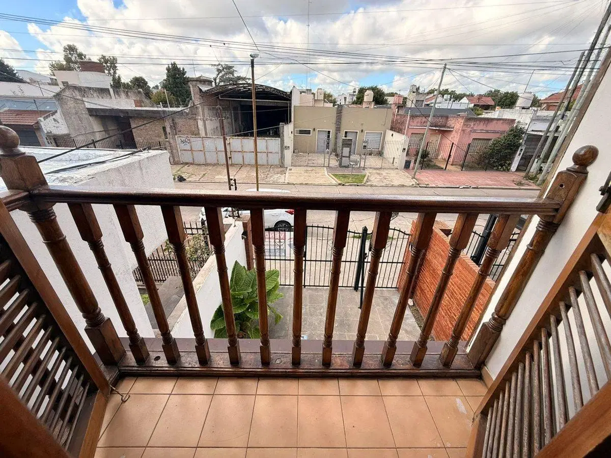 VENTA DUPLEX 4 AMB c PATIO Y COCHERA QUILMES CRED. 5