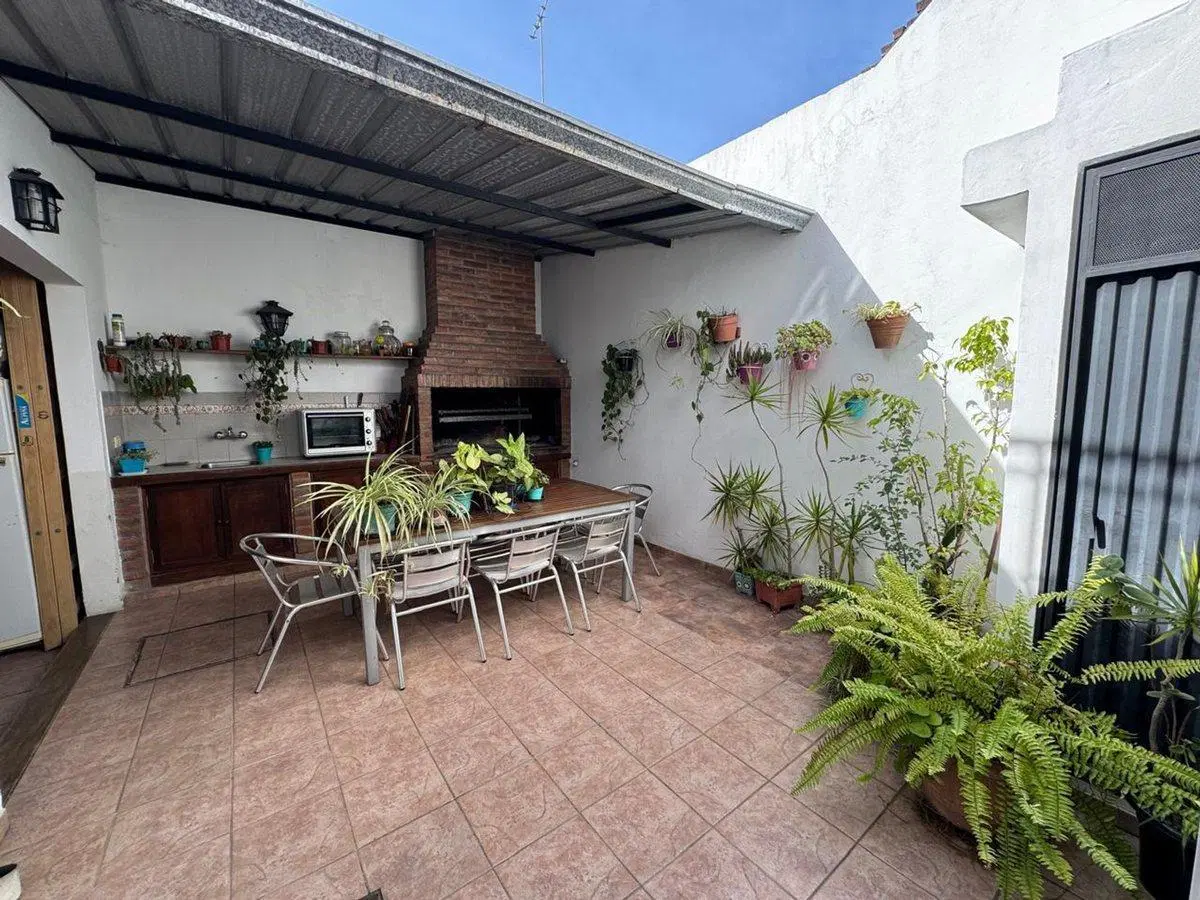 VENTA CASA 4 AMB CON COCHERA BARRIO PARQUE BERNAL 5
