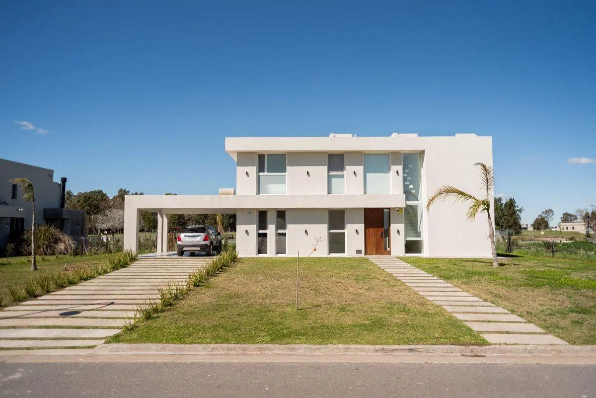 CASA EN VENTA AREA 60 7 AMB BARRIO LA VICTORIA 2