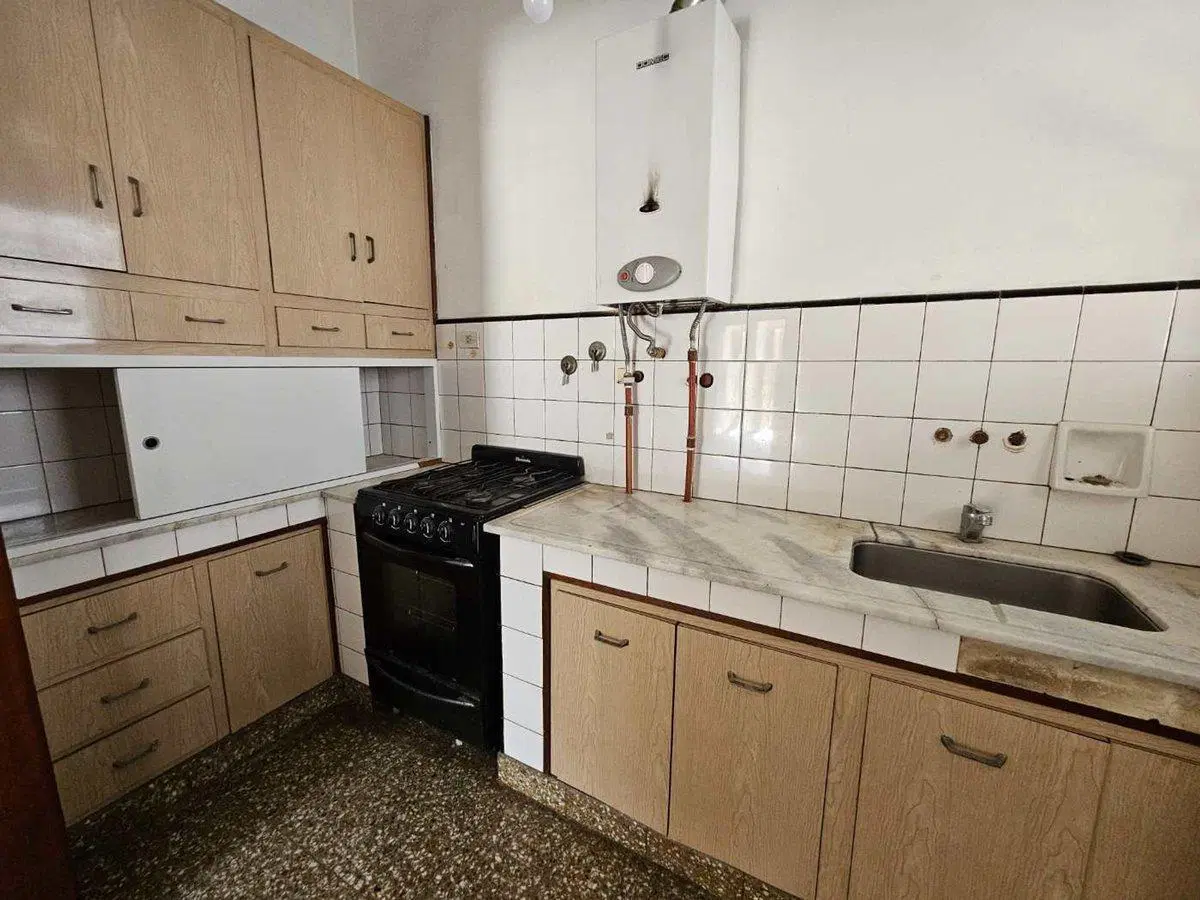 VENTA CASA 4 AMBIENTES CON PATIO EN BERNAL 5