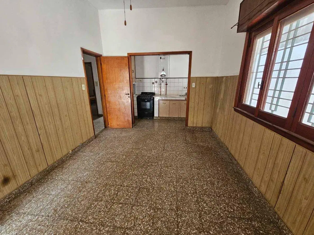 VENTA CASA 4 AMBIENTES CON PATIO EN BERNAL 3