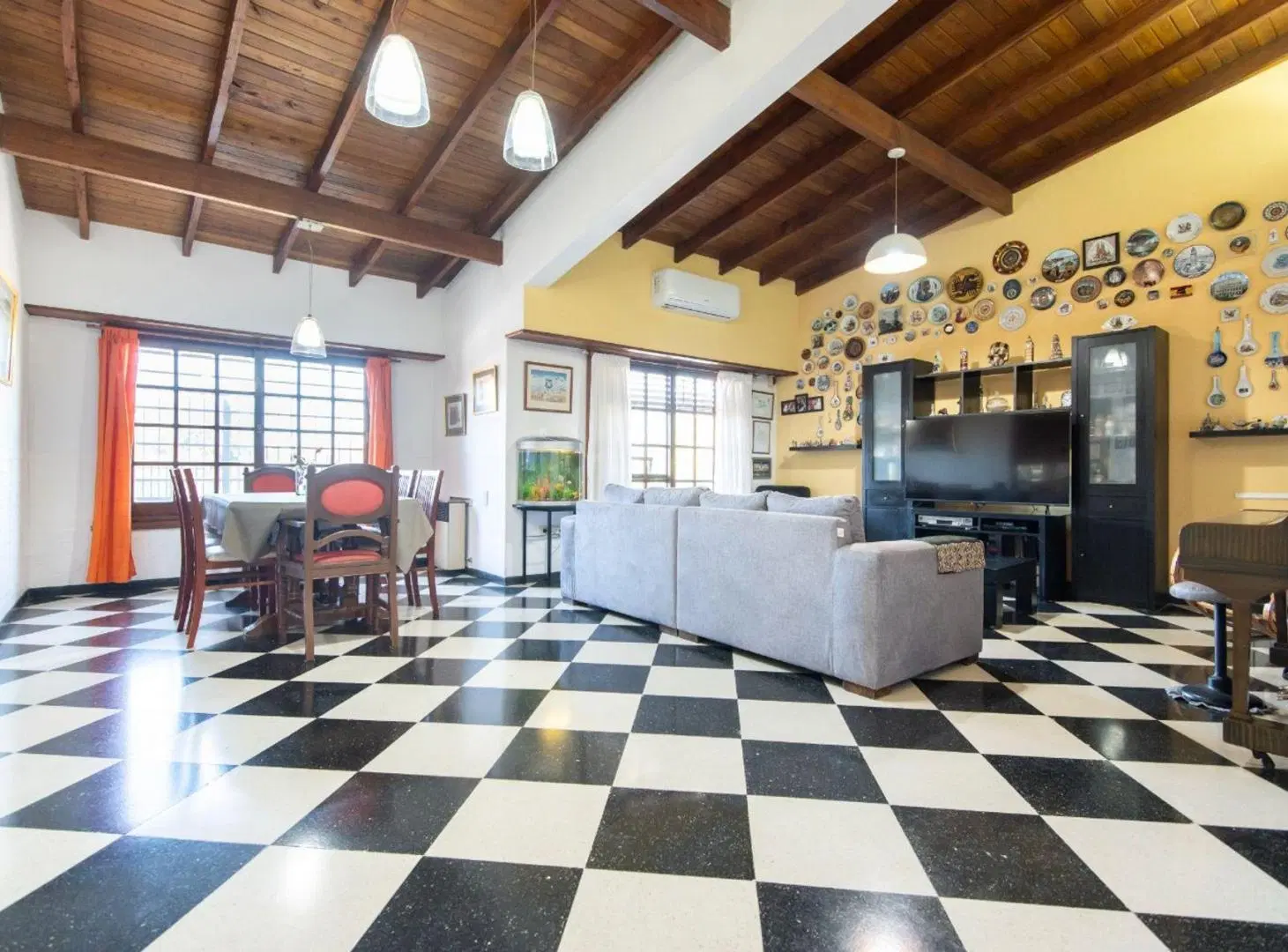 Venta Dos Casas con Cochera Quilmes 2