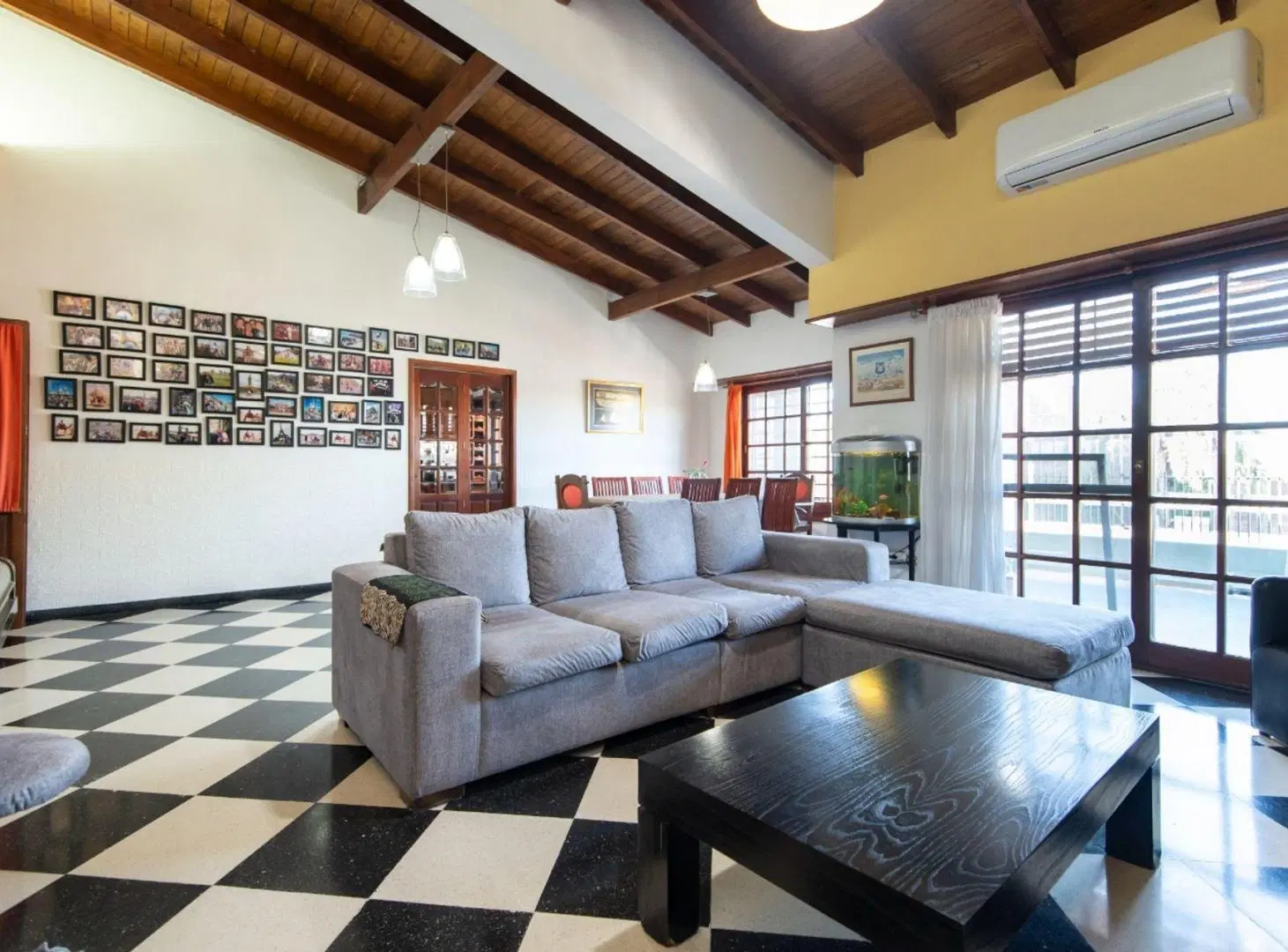 Venta Dos Casas con Cochera Quilmes 3