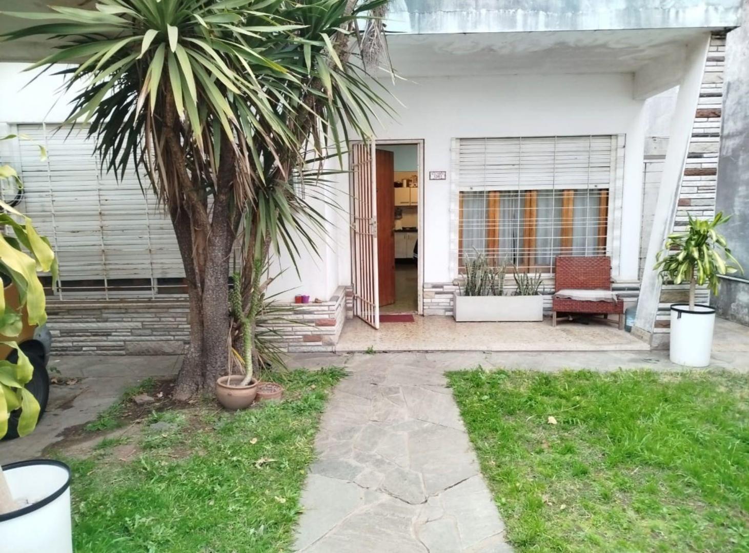 Venta Casa 3 ambientes Parque cochera Quilmes