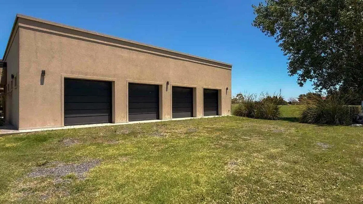 Venta casa Chascomus 6 ambientes Pileta 5