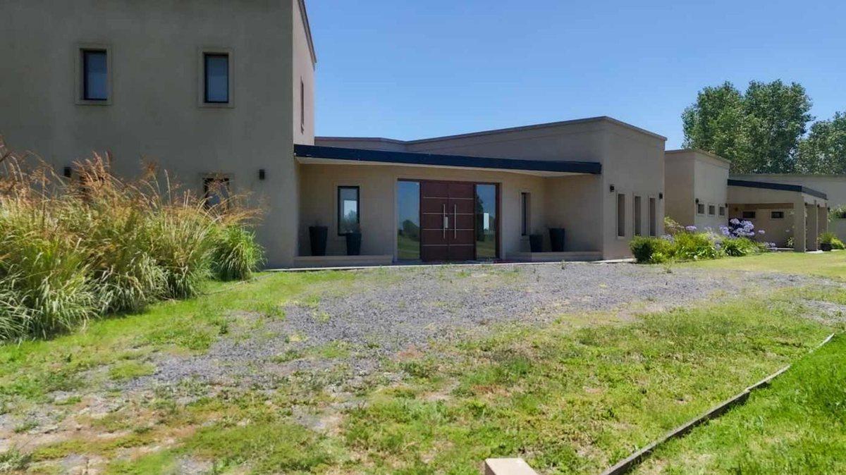 Venta casa Chascomus 6 ambientes Pileta