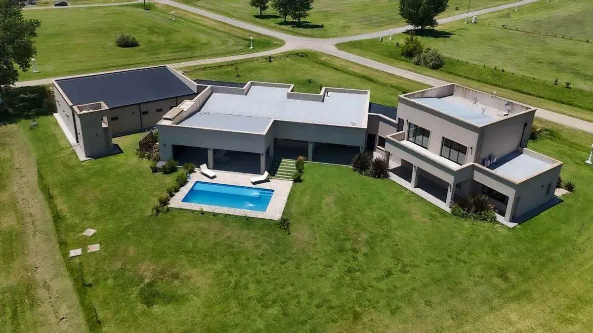 Venta casa Chascomus 6 ambientes Pileta 3
