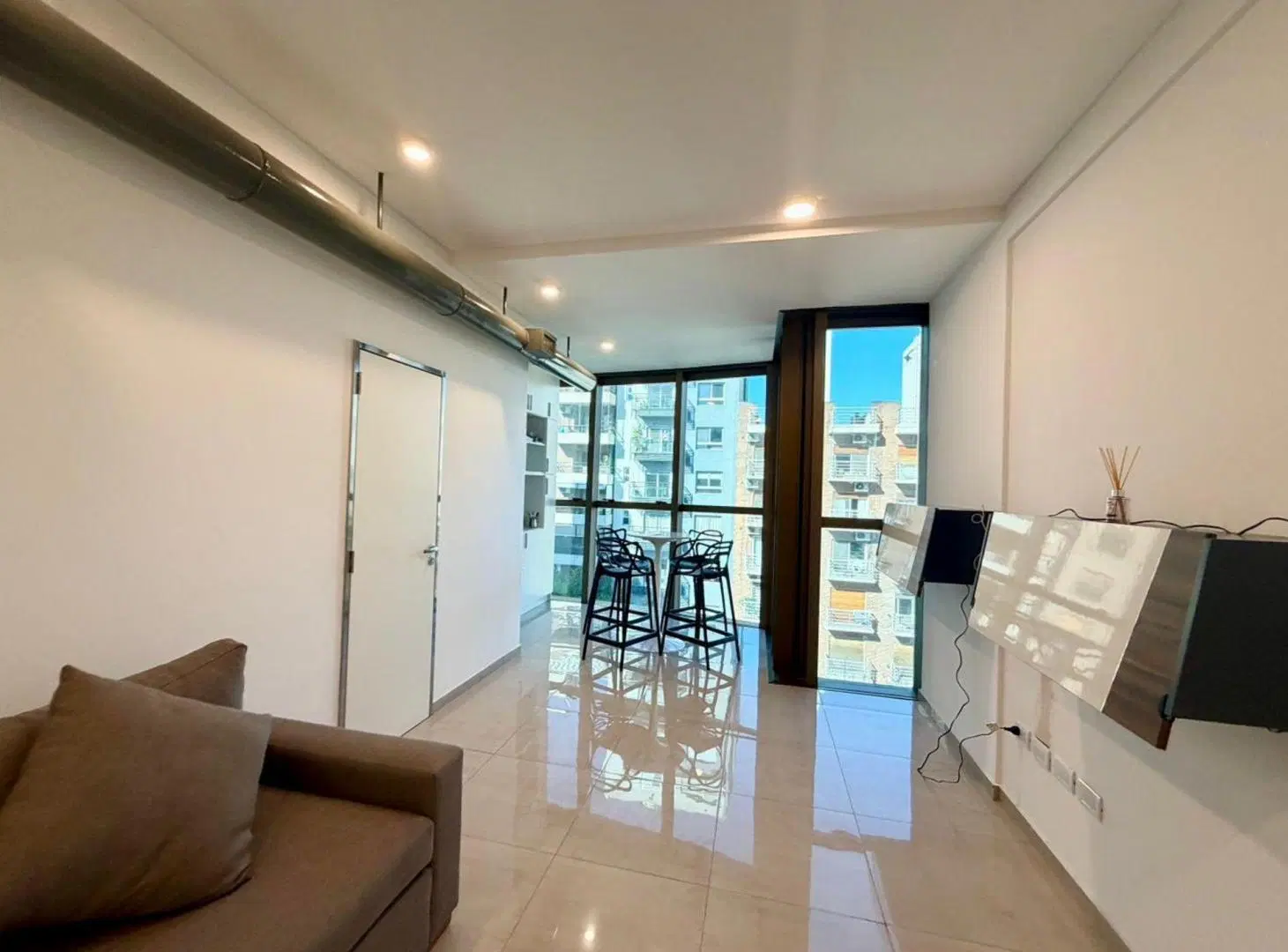 VENTA OFICINA PREMIUM QUILMES CONESA 3