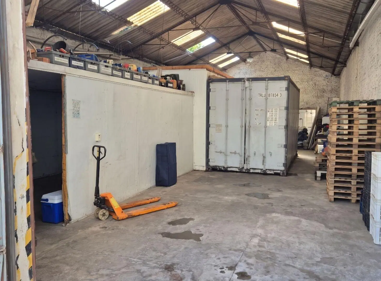 VENTA GALPON COMERCIAL OFICINA TRIFASICA  QUILMES 4