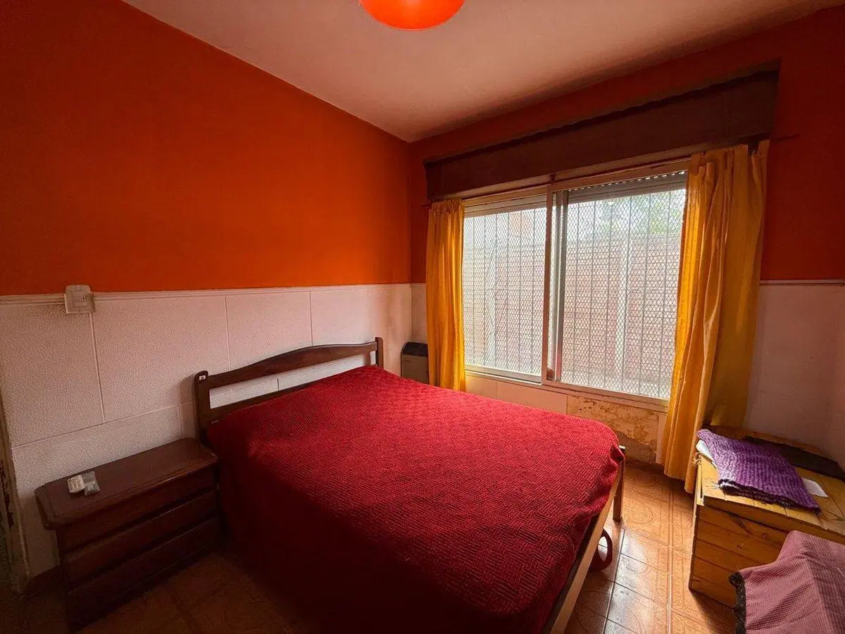 VENTA CASA 4 AMB CON  COCHERA 2 AUTOS, BERAZATEGUI 2