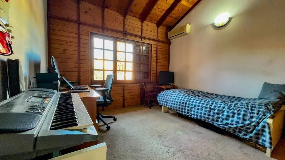 VENTA CASA 6 AMBIENTES BERNAL CON COCHERA JARDIN 4