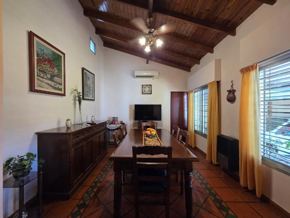 VENTA CASA 3 AMBIENTES C JARDIN Y COCHERA QUILMES 3