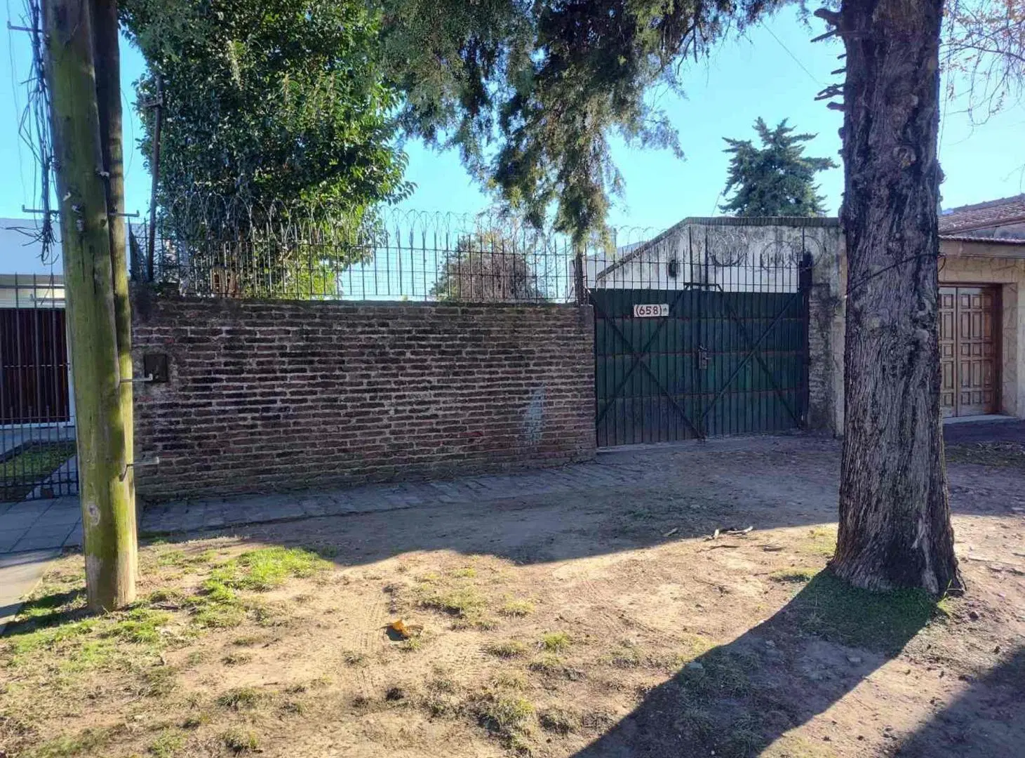 Venta Terreno en Barrio Parque Bernal 3