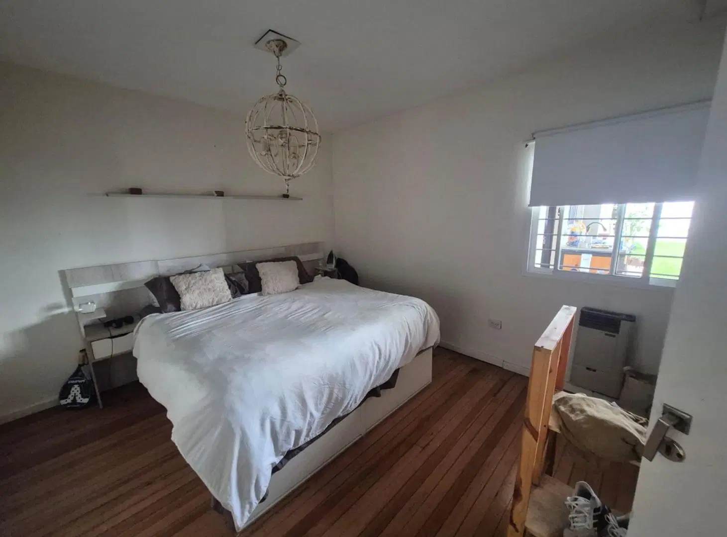 CASA EN VENTA - BARRIO PARQUE BERNAL 4