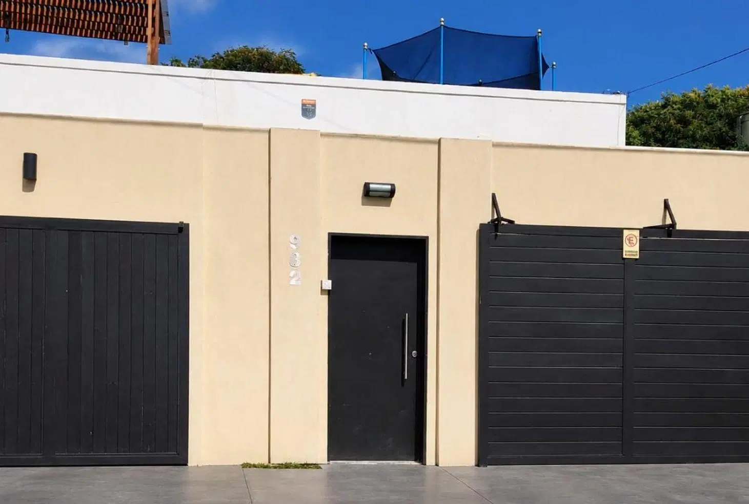 CASA EN VENTA - BARRIO PARQUE BERNAL 2