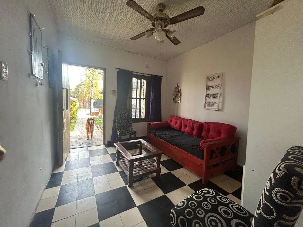 CASA EN VENTA 5 AMBIENTES CON PATIO BERNAL 3