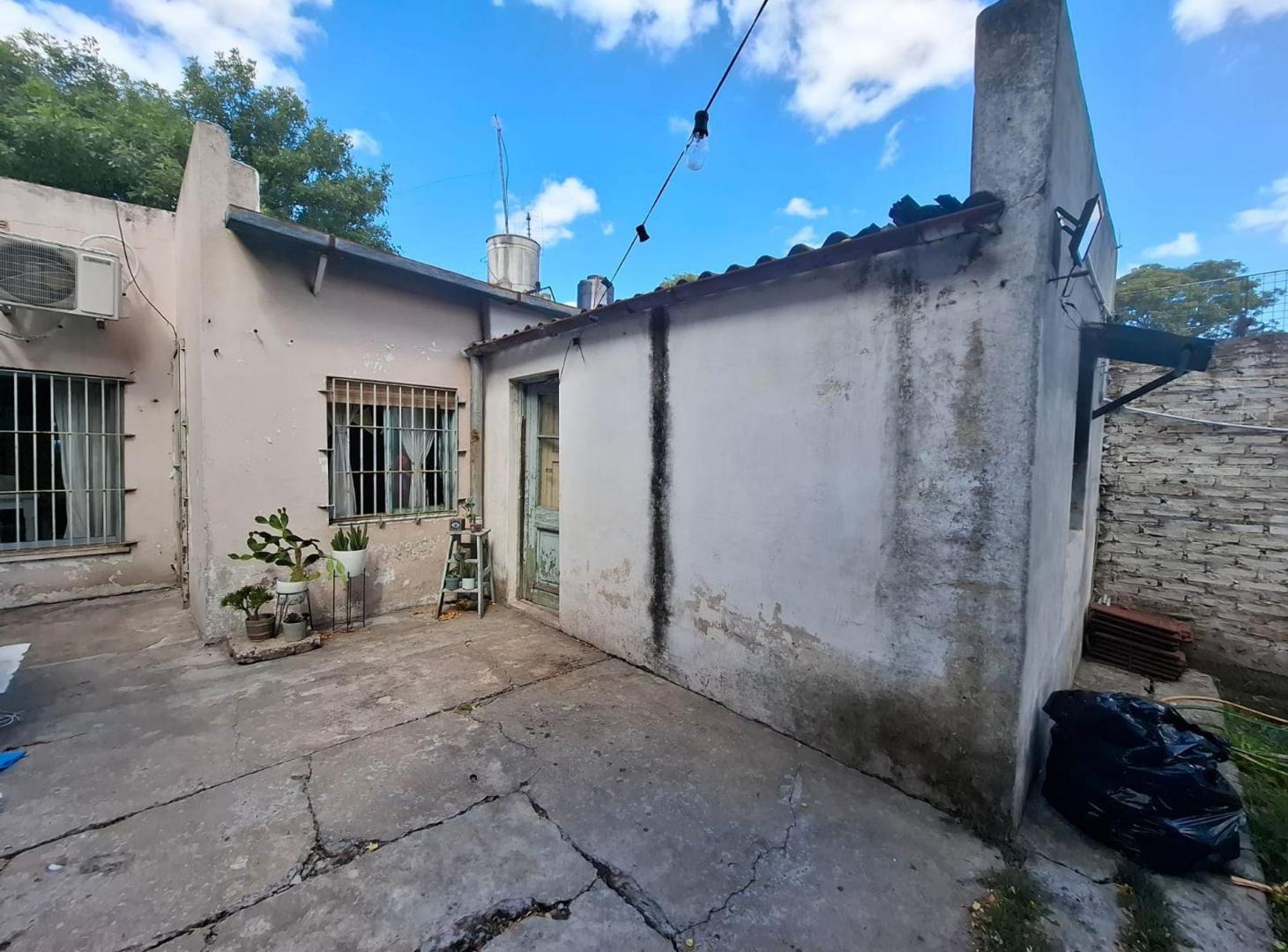 Foto de VENTA CASA 3 AMBIENTES COCHERA VARELA, imagen 1