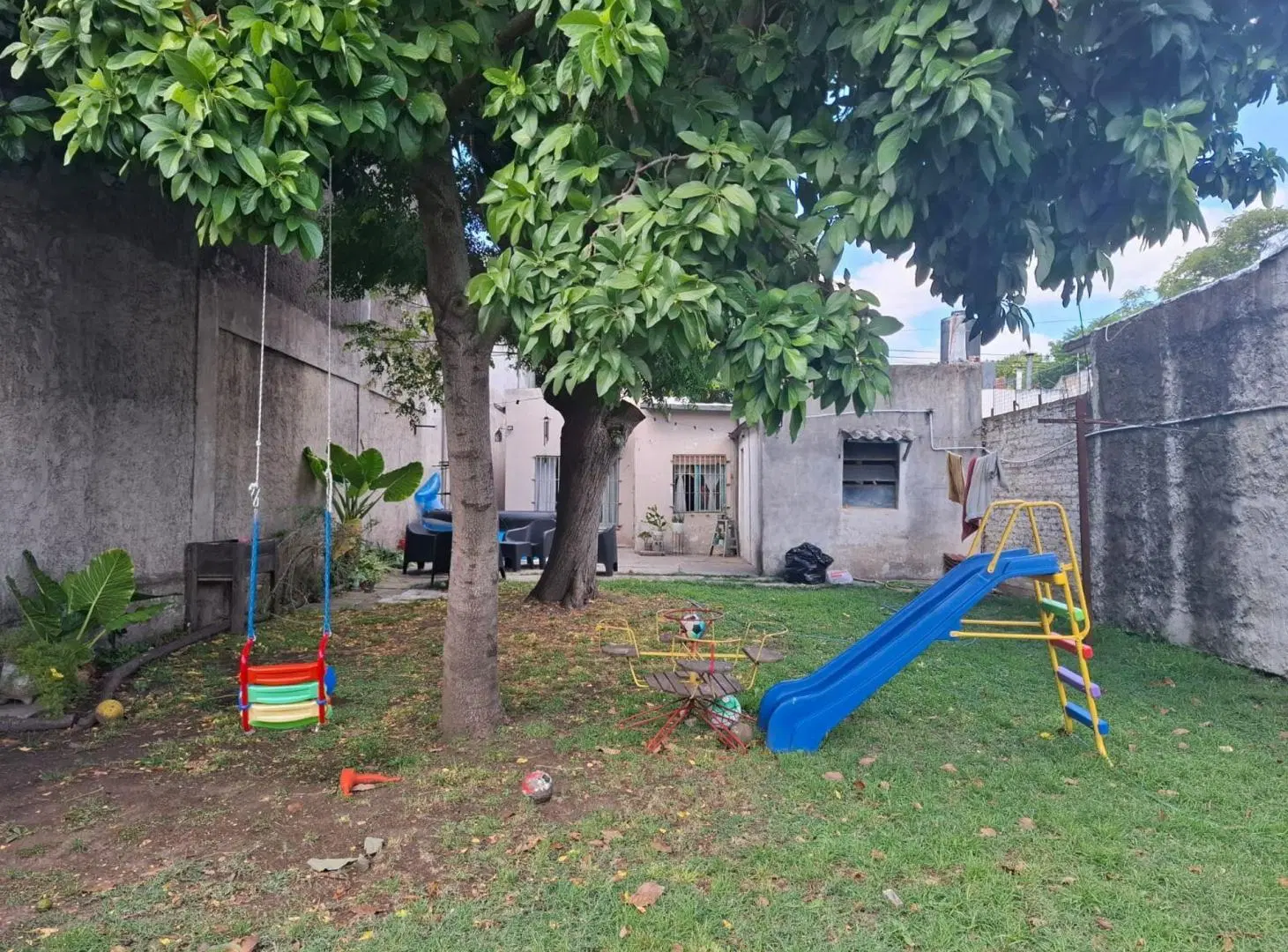 VENTA CASA 3 AMBIENTES COCHERA VARELA 4