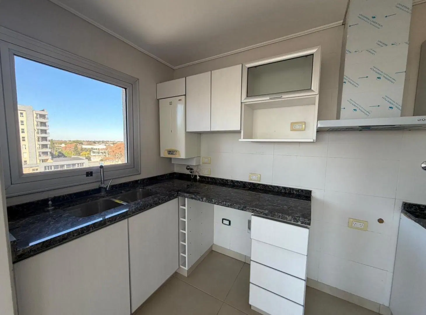 VENTA DEPARTAMENTO 3 AMBIENTES CON COCHERA VARELA 4