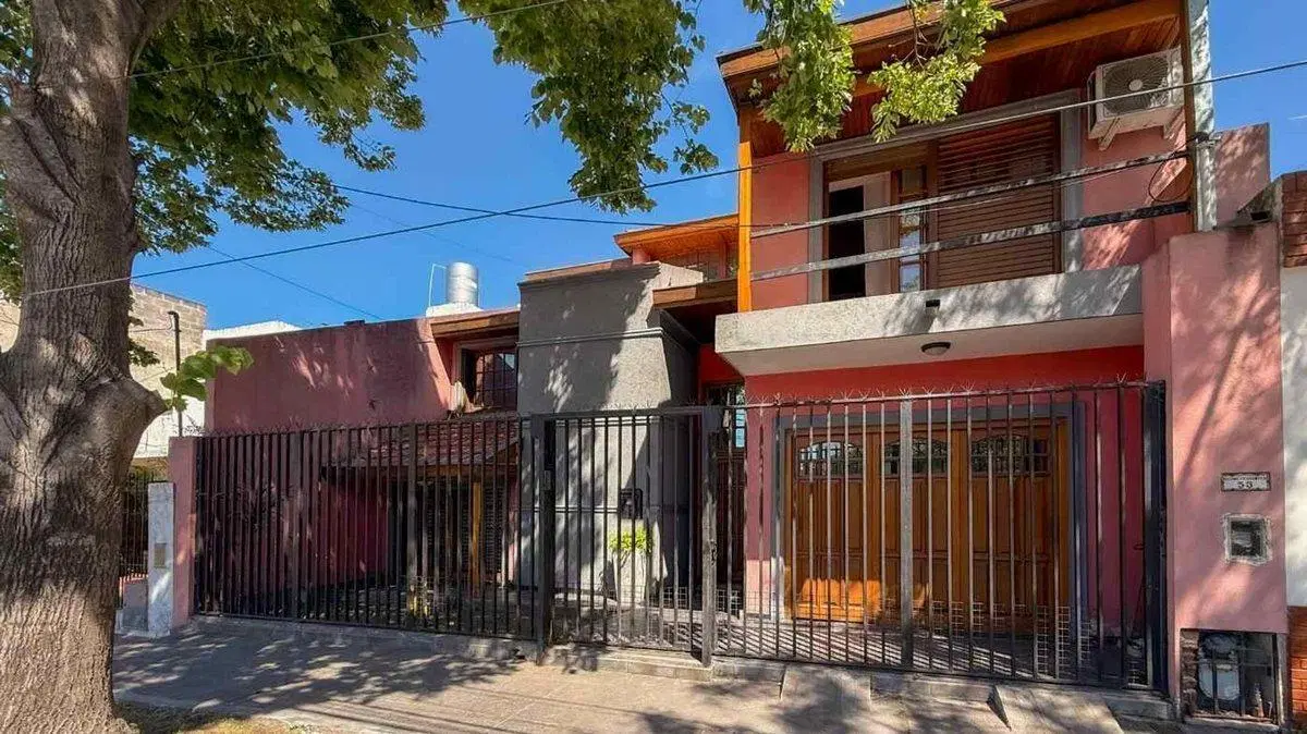 VENTA CASA FLORENCIO VARELA CENTRO con JARDIN 2