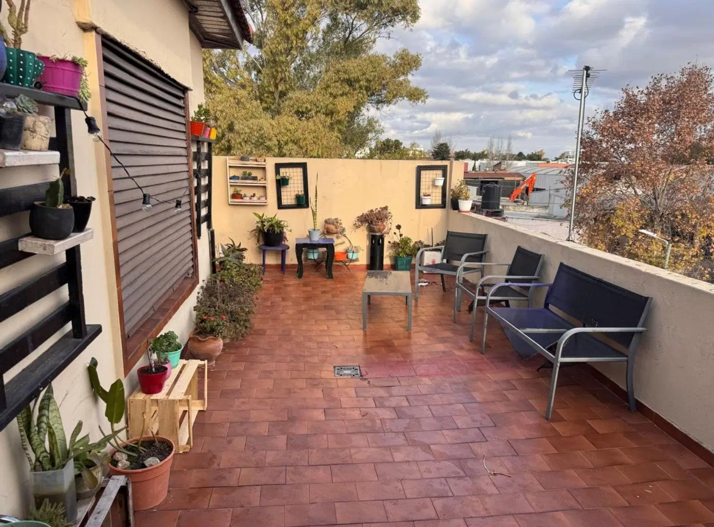 VENTA CASA, CON DEPARTAMENTOS Y LOCAL COMERCIAL 5