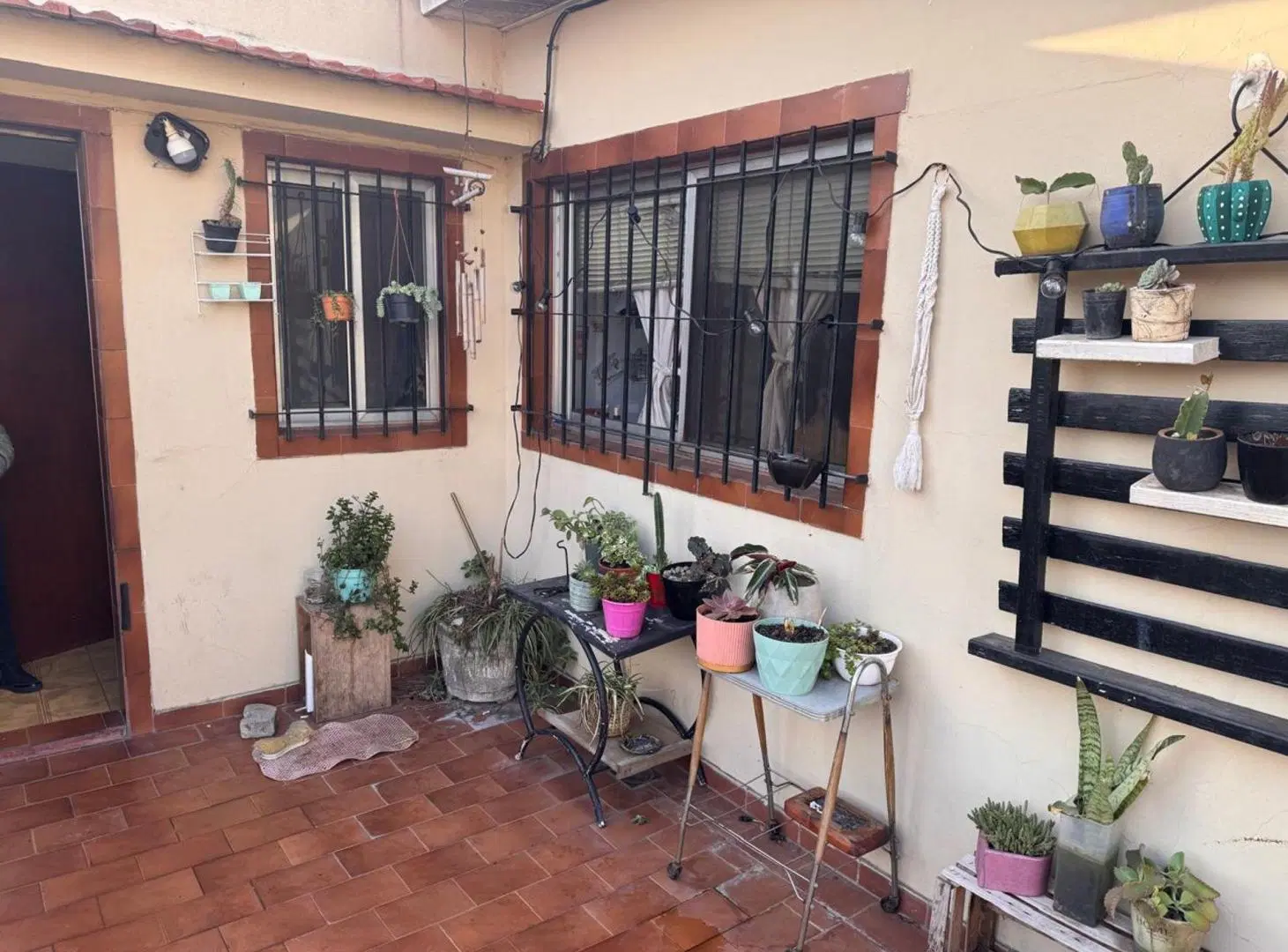 VENTA CASA, CON DEPARTAMENTOS Y LOCAL COMERCIAL 8