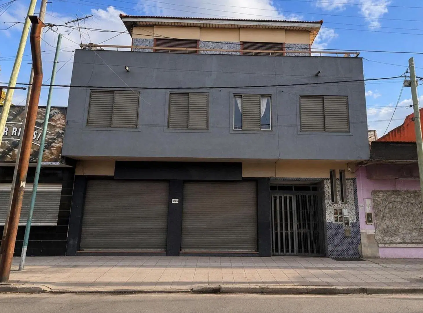 VENTA CASA, CON DEPARTAMENTOS Y LOCAL COMERCIAL 2